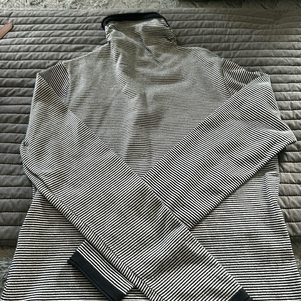Ladies Medium Duluth Trading Co Turtleneck Sweater